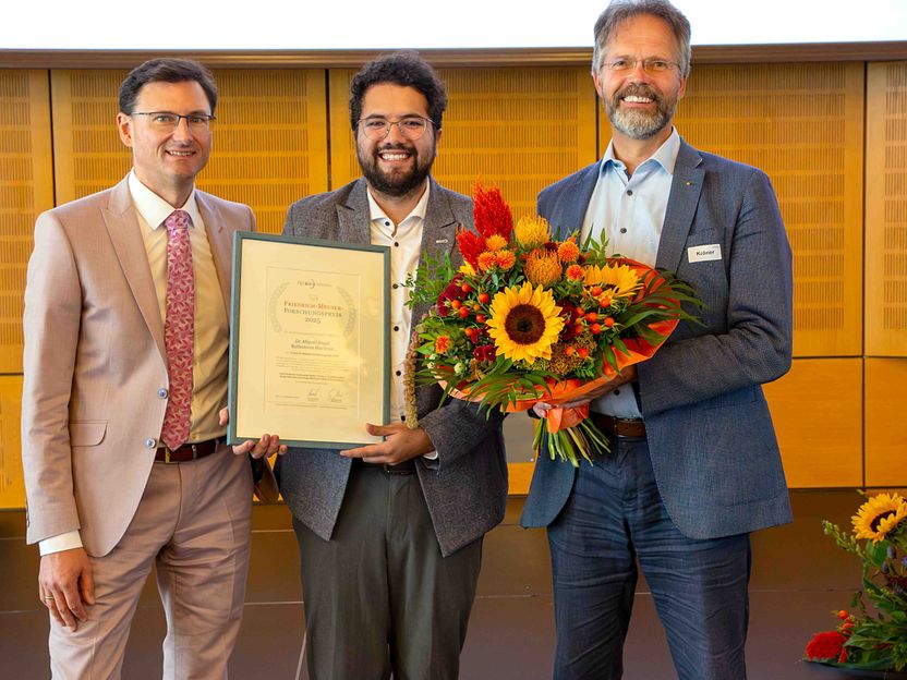 Strömungsmechanik für energieeffizientere Lebensmittelpulver-Herstellung optimiert - Dr. Miguel Ángel Ballesteros Martínez erhält Friedrich-Meuser-Forschungspreis 2025