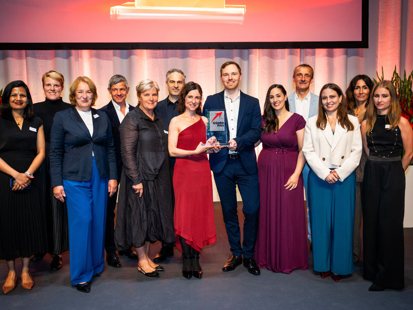Innovative saliva test decodes biological clock and optimizes cancer therapies - TimeTeller wins Hamburg Founder Award 2025