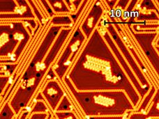 BESSY II: catene di fosforo - un materiale 1D con proprietà elettroniche 1D