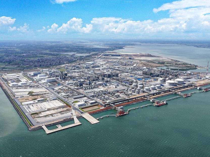 BASF beginnt am Standort Zhanjiang mit der Herstellung der ersten Produkte aus dem Verbund