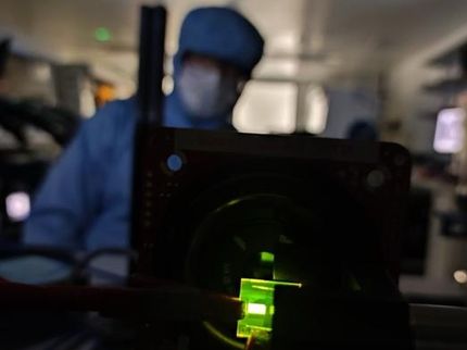 Un gran avance permite conmutar eléctricamente la polarización circular de los OLED