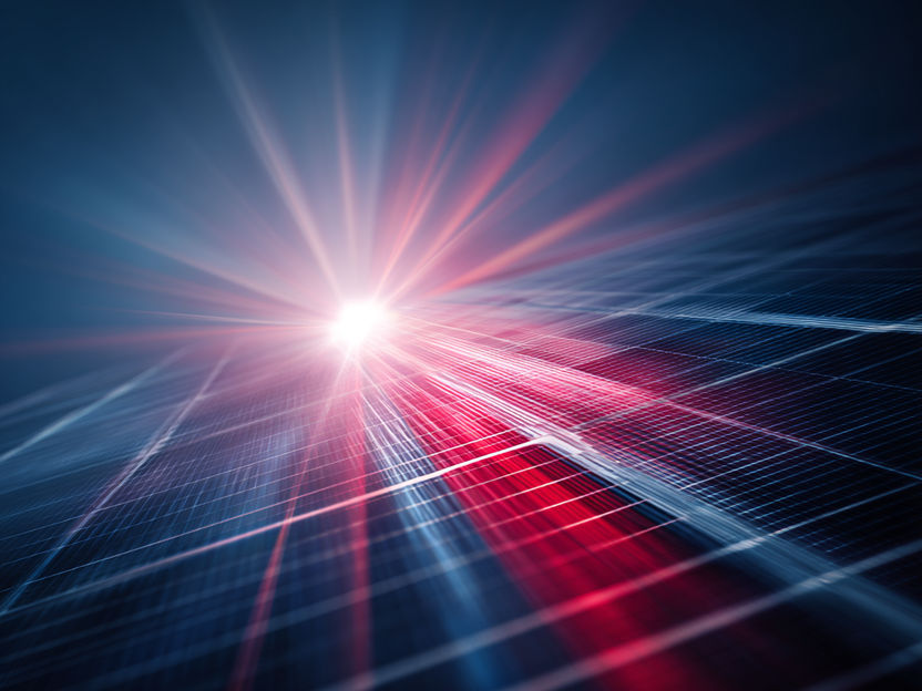 Photovoltaik: Molekulares Feintuning steigert Wirkungsgrad von Tandem-Solarzellen - Mit gezieltem Moleküldesign erreichen LMU-Forschende eine Effizienz von 31,4 Prozent bei Perowskit-Silizium-Tandemzellen