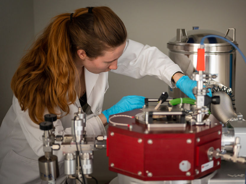 Las capas intermedias finas refuerzan los materiales multicapa: satélites fríos y electrónica flexible