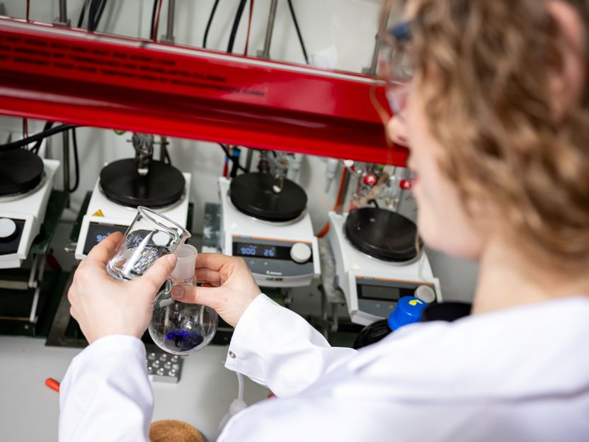 Gartenabfall und Ernterückstände in Kunststoff verwandeln