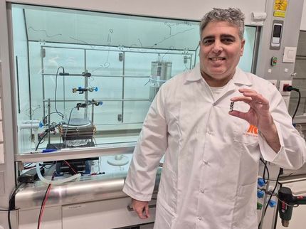 Químicos desenvolvem materiais plásticos inteligentes que utilizam luz ou calor suave para serem activados