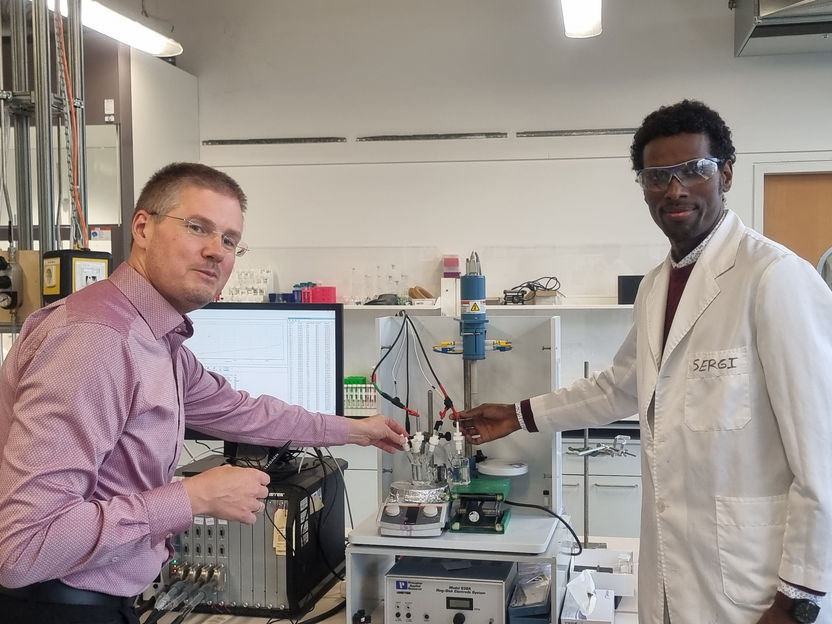 Climate-friendly production of formic acid and hydrogen from the waste product glycerine