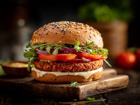 Sustituir los productos animales por alimentos vegetales -incluso los ultraprocesados- reduce el riesgo de diabetes y cardiopatías