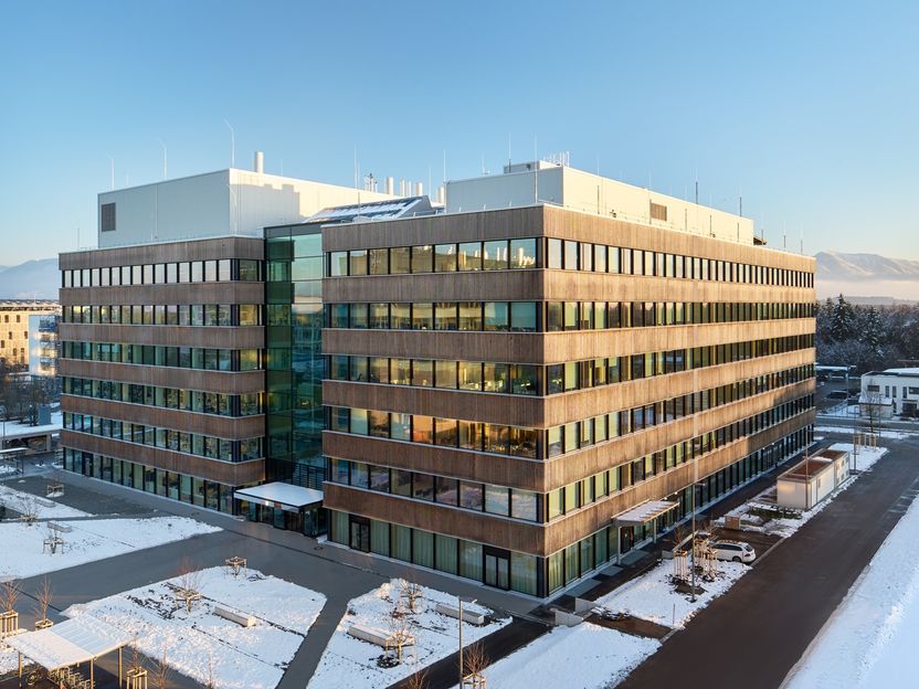 Roche apre un nuovo centro di innovazione high-tech da 300 milioni di euro in Baviera - Campioni con la semplice pressione di un tasto: una nuova efficienza nel panorama dei laboratori