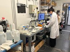 Investigadores de Waterloo transformam resíduos de plástico em vinagre