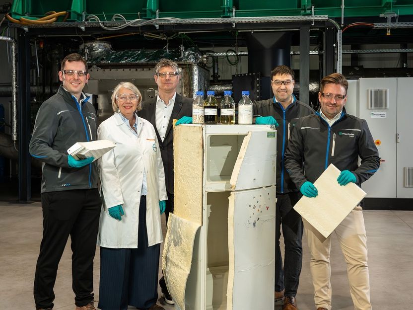 Wie wird aus Kühlschrank-Dämmung wieder hochwertiges MDI?