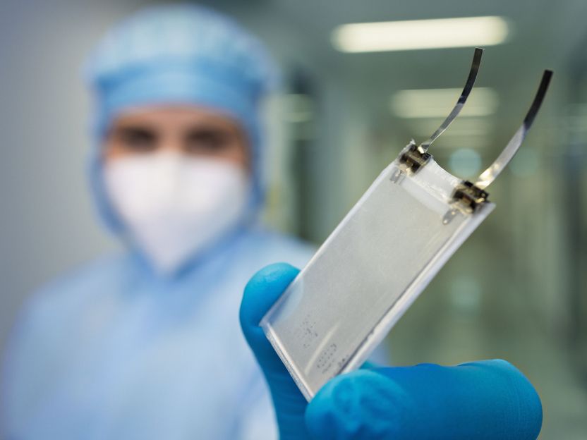 Wenn Sekunden zählen: Nickel-Zink-Akkus sichern KI-Datacenter ab - Nickel-Zink statt Lithium: Fraunhofer und Start-up entwickeln USV-Batterie für Rechenzentren