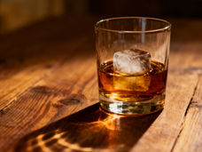 Dallo stillage all'immagazzinamento: i ricercatori trasformano i sottoprodotti del bourbon in supercapacitori