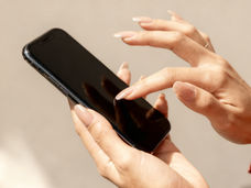 All'orizzonte c'è la fine della battaglia tra touchscreen e unghie lunghe