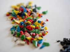 Mit künstlicher Intelligenz zu besseren Recycling-Kunststoffen