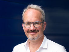 Tony Hyman assume la carica di Direttore generale dell'EMBL