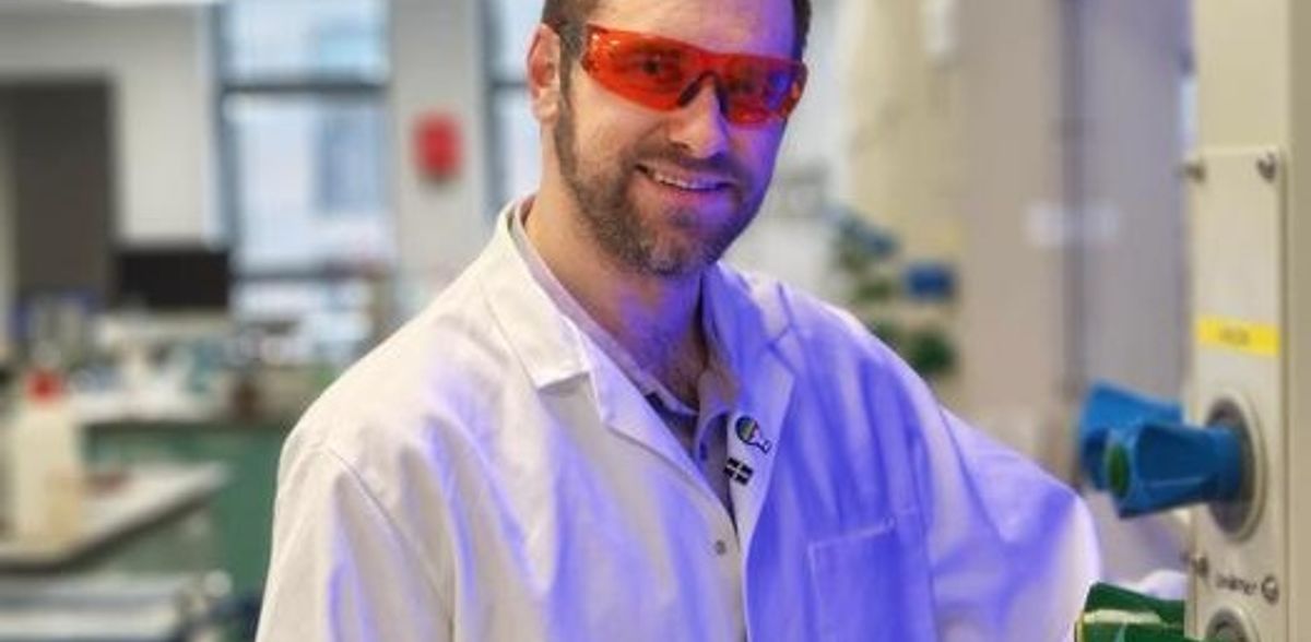 Una scoperta che offre un riciclo infinito per la plastica acrilica senza costi ambientali