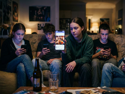 El elevado uso de las redes sociales se asocia significativamente con mayores probabilidades de consumo de alcohol entre los adolescentes