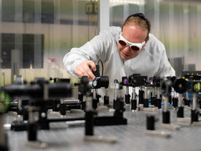 Nanopartikel effizienter per Laser erzeugen