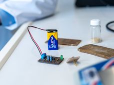Du mycélium fongique à la place de la résine époxy : mise au point d'un circuit imprimé compostable