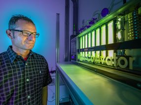 Chance discovery : oxygenic photosynthesis is possible with only one photosystem