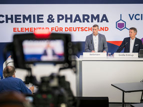 Halbjahresbilanz der chemisch-pharmazeutischen Industrie: Keine Erholung, Investitionen weiter rückläufig