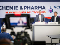 Bilan semestriel de l'industrie chimique et pharmaceutique : pas de reprise, les investissements continuent de baisser