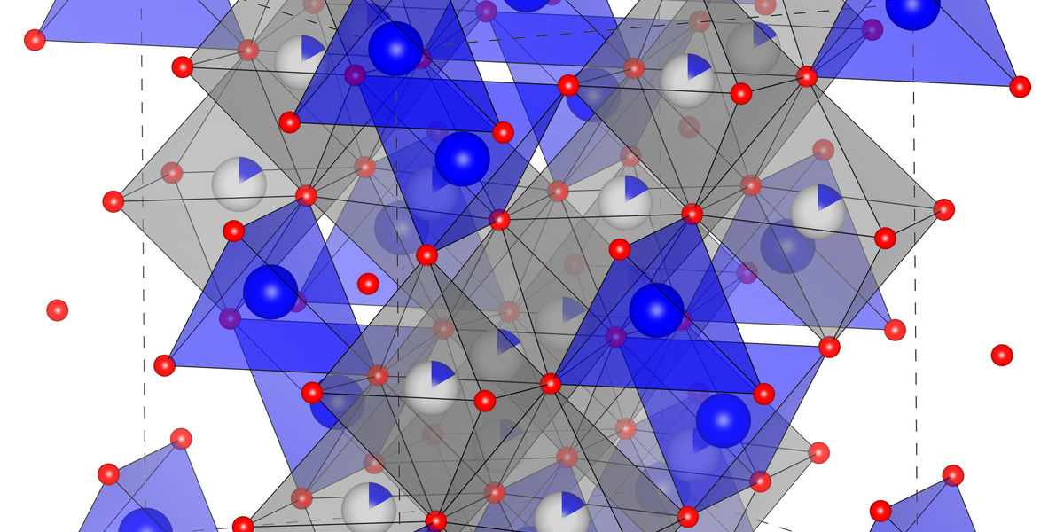Sauerstofffehlstellen machen schlechten Ionenleiter zum guten Batteriematerial