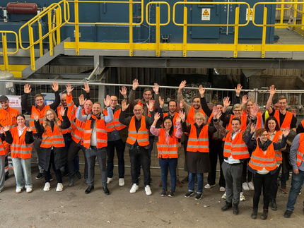 A IA transforma os resíduos de plástico em materiais reciclados adequados para uso industrial