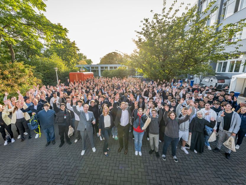 425 Auszubildende starten bei Provadis ins Berufsleben