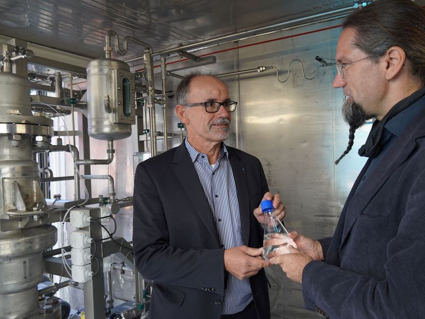 Recycling in Agriculture: Biogenic CO₂ Is Turned Into Renewable Fuel - Five partners from the research and industrial sectors are developing a decentralized synthesis plant