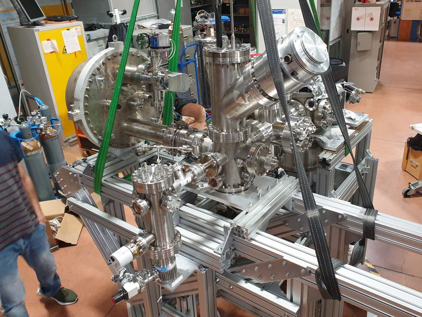 On the trail of dissolution: Only 30 water molecules separate salt - Process visualised for the first time at atomic resolution using ultra-high-resolution electron spectroscopy