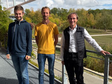 Scissione catalitica dell'acqua: i ricercatori di Ulm smascherano segnali ingannevoli