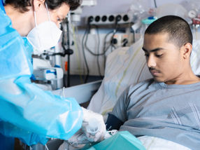 A first in Germany: Charité successfully treats 19-year-old with CRISPR therapy