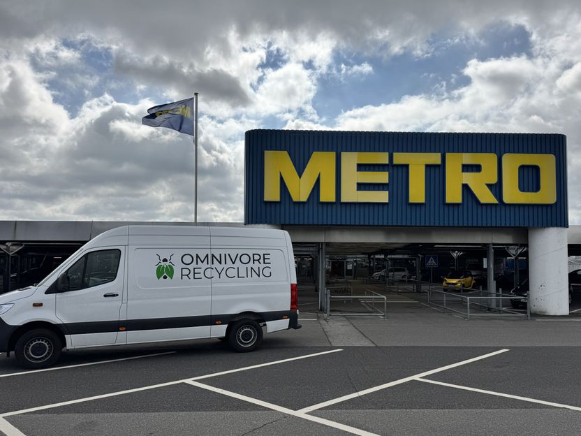 METRO teste une alternative à l'installation de biogaz pour les déchets alimentaires - L'entreprise Omnivore Recycling, basée à Aix-la-Chapelle, mise sur une valorisation matière plutôt qu'énergétique grâce à des larves d'insectes.