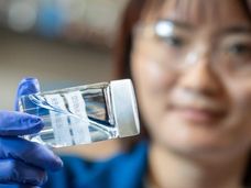 La produzione e il riciclaggio delle batterie potrebbero diventare più ecologici grazie a questa "colla"
