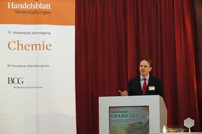 Michael Schäfer, Lanxess, erhält Award als beste Nachwuchsführungskraft in der Chemie-Industrie