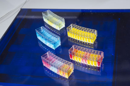 Single-use cuvette blocks to avoid carry-over