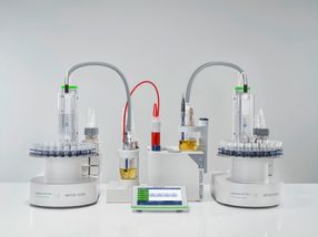Two InMotion KF Pro connected to a T9 titrator