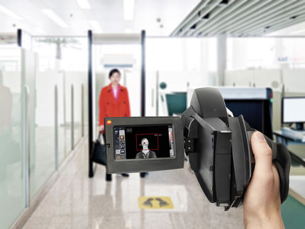 testo 890 thermal imager with FeverDetection function for detection of increased body surface temperatures.