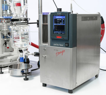 Rapid and Highly Precise Temperature Control of Research Reactors in the Laboratory