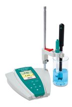 The pH meter can be conveniently operated with just one hand, it meets the IP67 standard and can be easily charged from a car cigarette lighter.