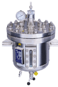 Stainless steel reactors for high pressures and vacuum