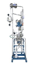 Maßgeschneiderte Produktionsstrasse auf kleinstem Raum – Reaktor mit Destillationsstrecke