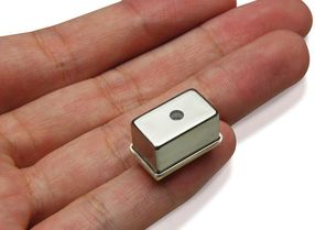 Finger-tip sized spectrometer head supporting high sensitivity and long wavelength region (up to 850 nm)