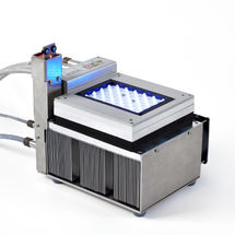 Illuminateur à LED pour l'optimisation des réactions photochimiques à petite échelle et par lots