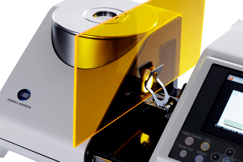 Transmittance measurement of solids like glass or foils