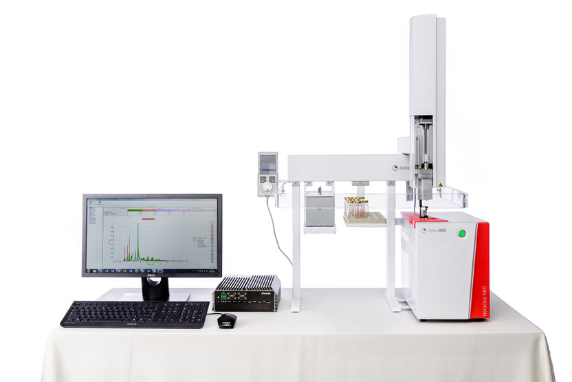 Electronic nose for objective aroma profiles of foods and beverages