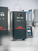 Laborkühler mit kältemittelfreier Peltiertechnik für Heiz- und Kühlaufgaben von 4 bis 70 °C