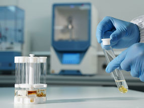 Die Fläschchen und Gestelle von ultraWAVE 3 sind speziel ...