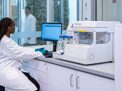 Initial compound screening with a full characterization of the identified hits in a single step